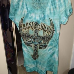 Crash & burn v-neck tee